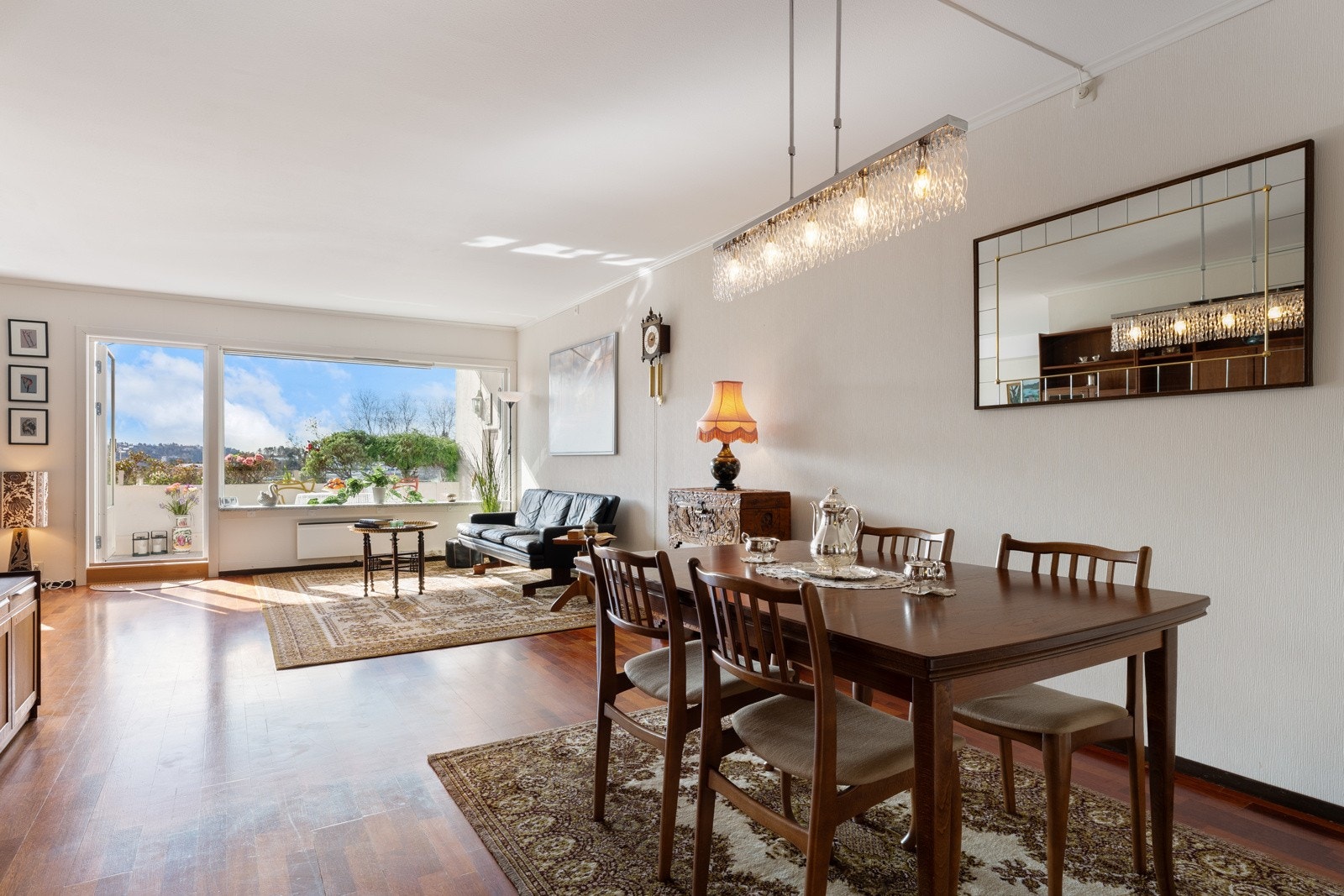 - Leiligheten har stue/spisestue og tv-stue - Galleribilde