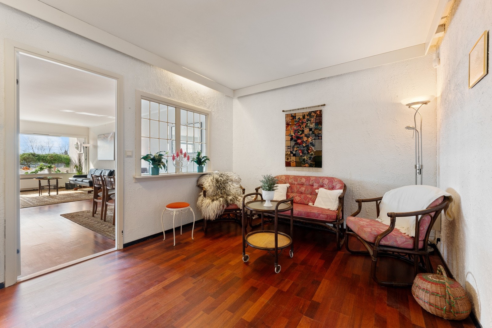 - Tv stuen måler 10,9 kvm og har god plass til sittegruppe med tilhørende møblement - Galleribilde