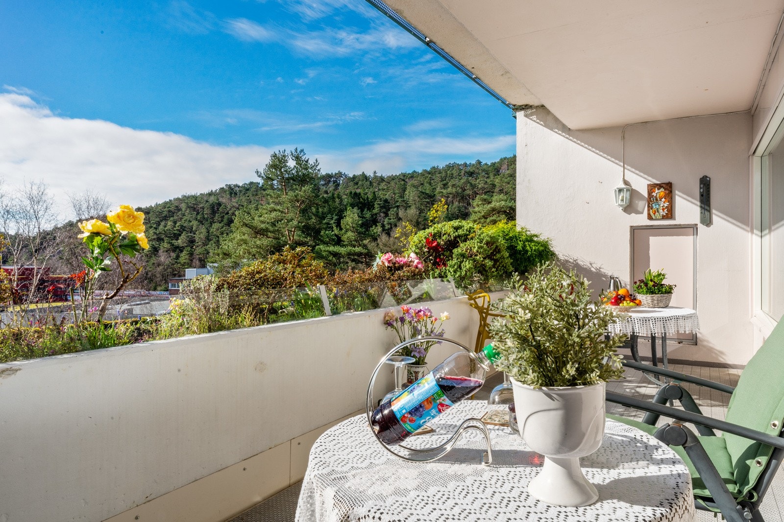 - Her har du plass til flere sittegrupper - Galleribilde