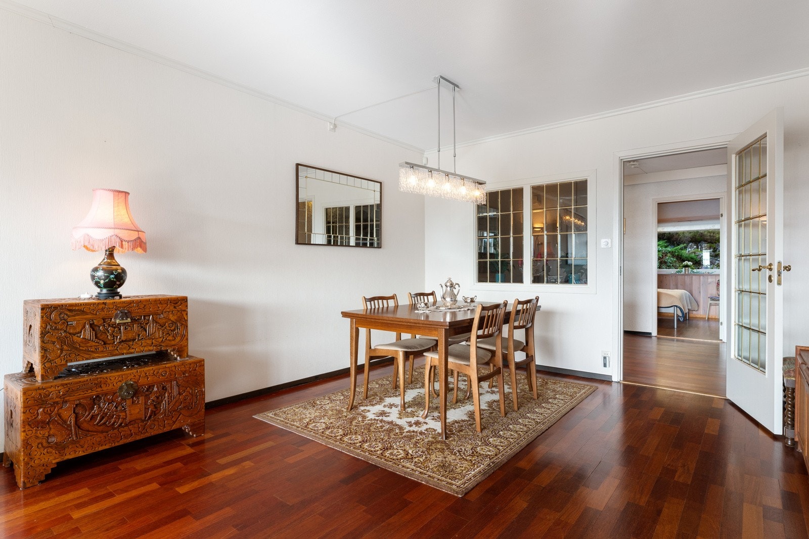 - Her kan du ha et romslig spisebord - Galleribilde