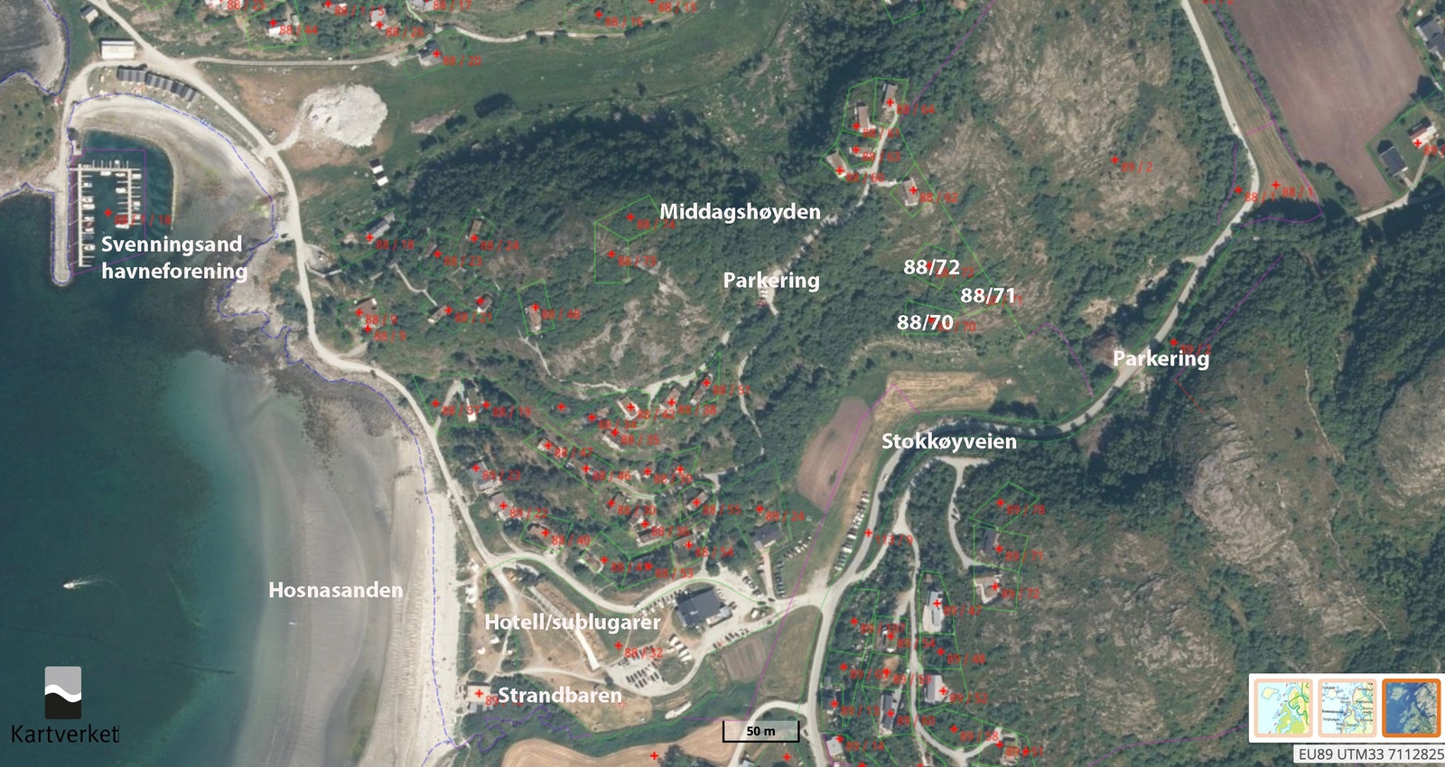 Tomtene 88/70, 88/71 og 88/72 ligger alle i nærheten av Hosnasanden med Strandbaren og småbåthavna i Svenningsand Galleribilde