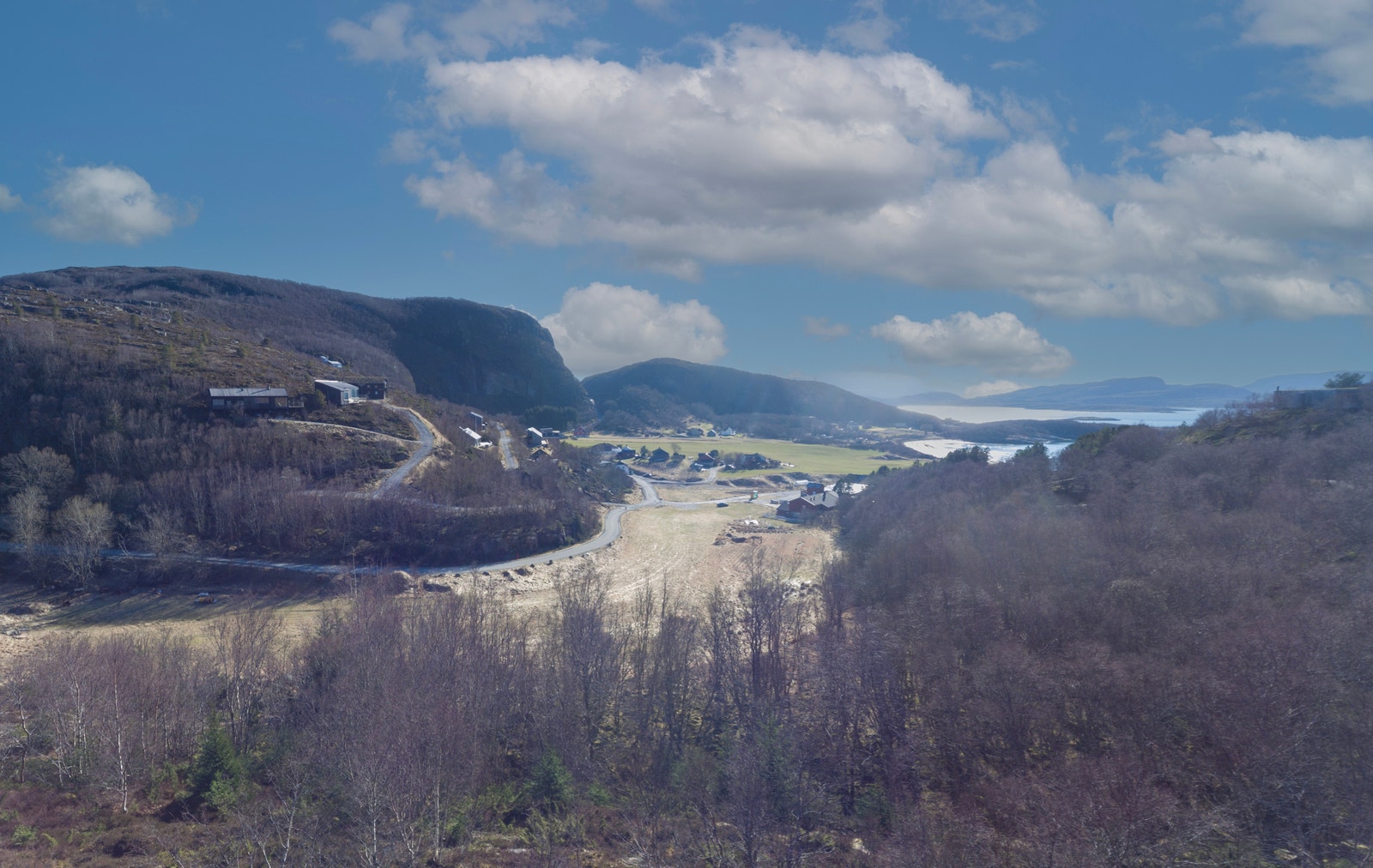 Alle tre tomtene har flott utsikt mot Hosnasanden Galleribilde