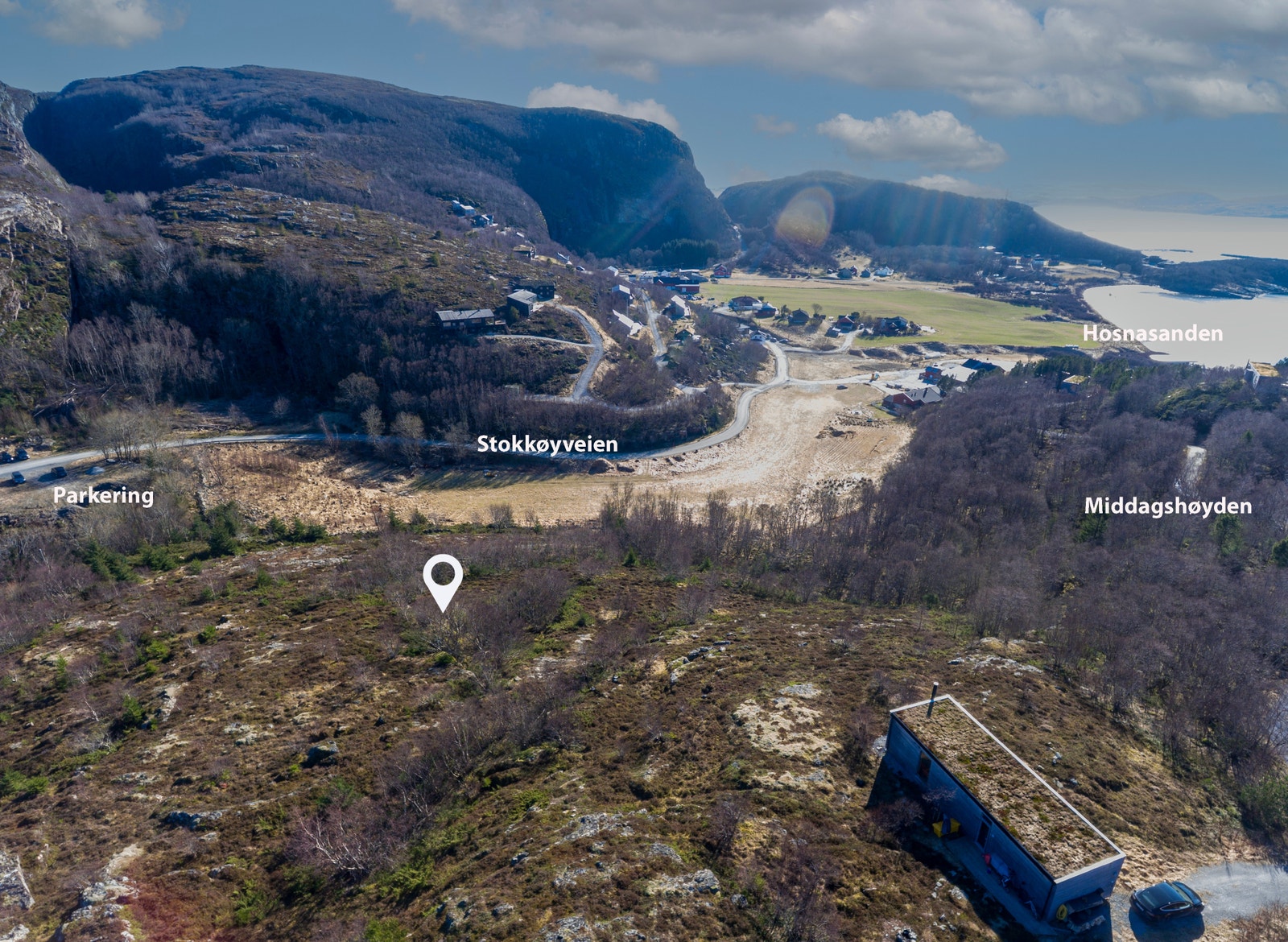 Tomtene ligger på Stokkøya, Åfjord ved eksotiske Hosnasand Galleribilde