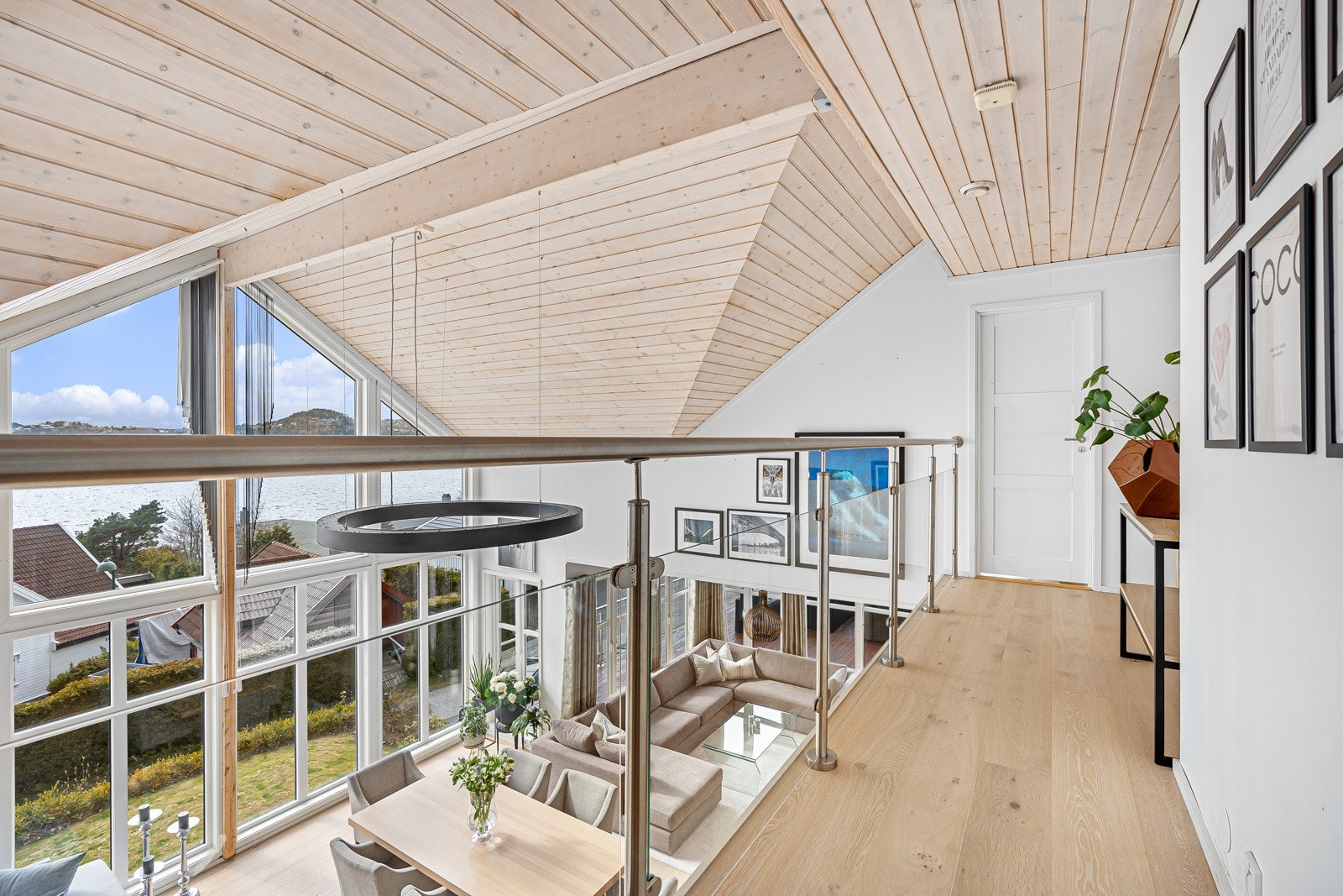 Loftsetasjen som så fint innlemmes i hovedetasjen. Galleribilde