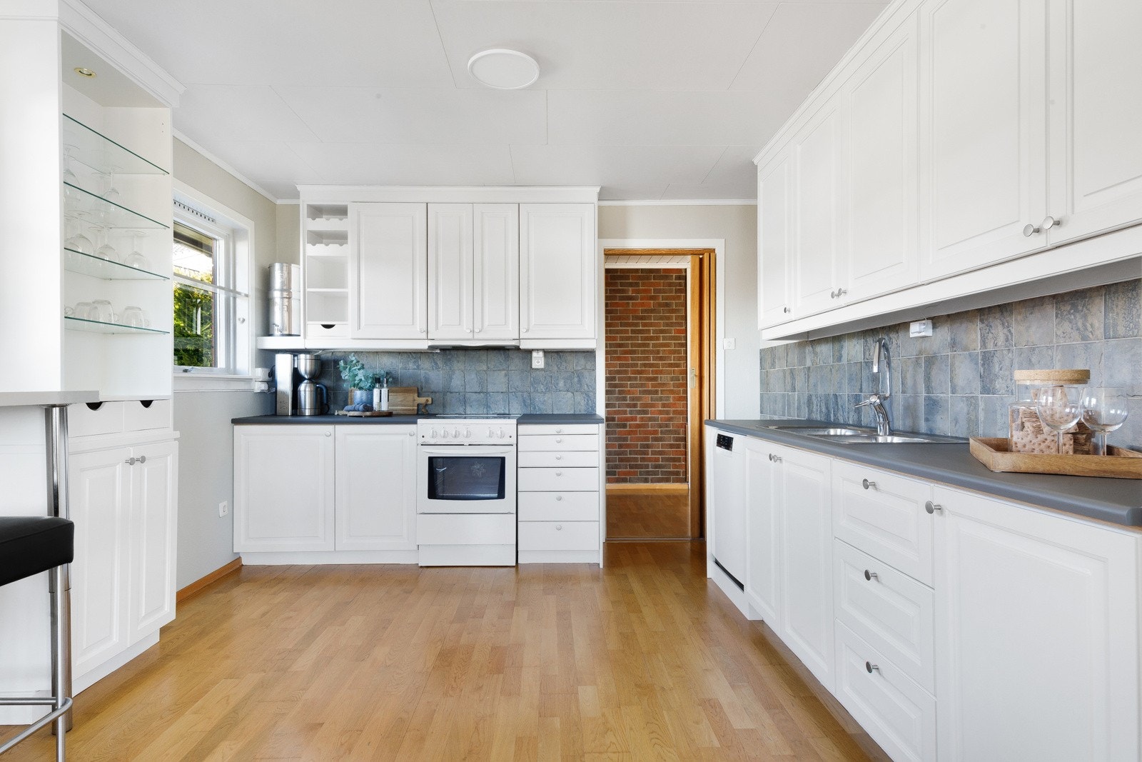 Kjøkkenet er fra Bjerks trevarefrabrikk. Galleribilde