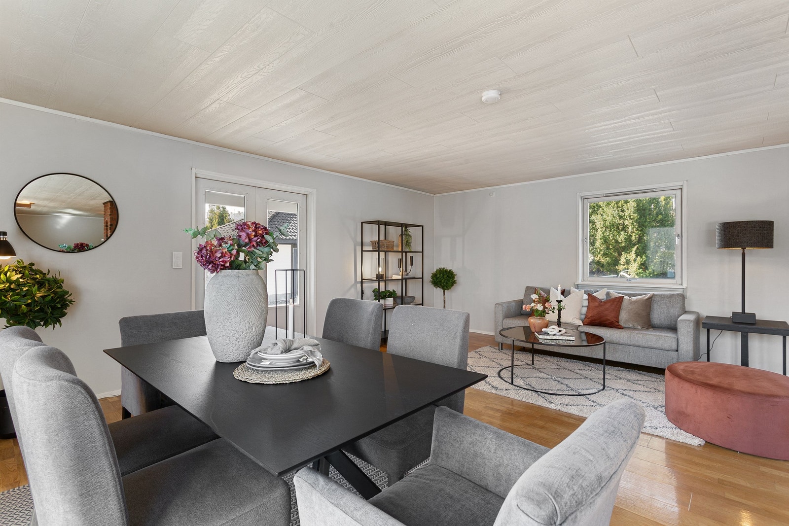 Utgang til delvis overbygd terrasse på til sammen ca. 35 kvm Galleribilde