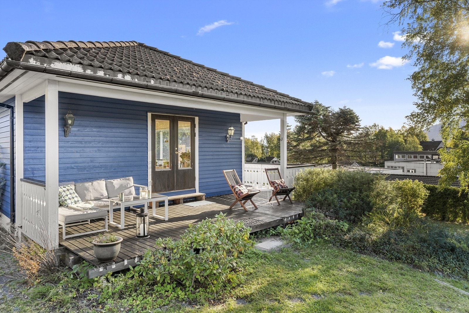 Fin uteplass på delvis overbygget terrasse Galleribilde