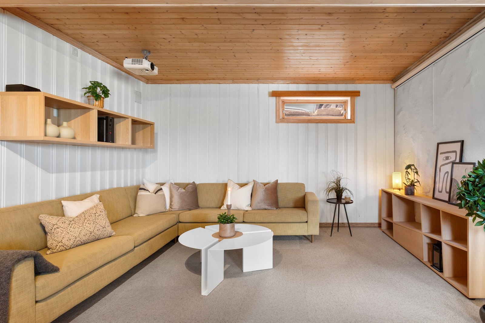 Del av rom innredet som kjellerstue som ikke er omsøkt til rom for varig opphold. Galleribilde