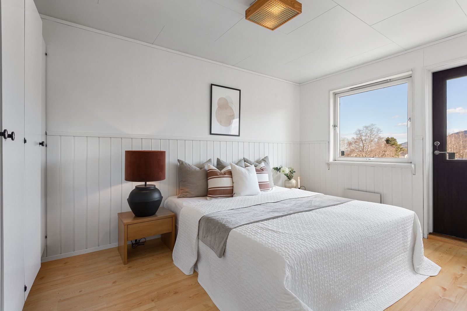 Soverom 1 med garderobeskap Galleribilde