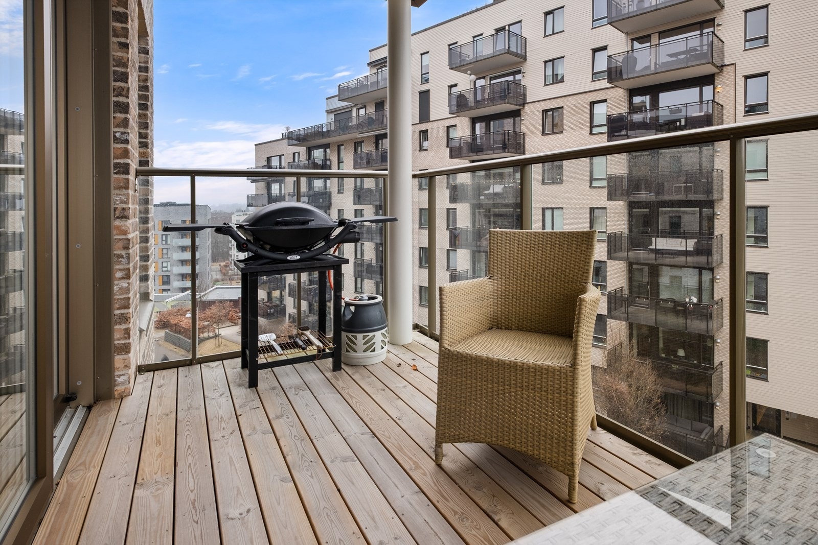 God plass til både grill og spise/sofaseksjon. Galleribilde