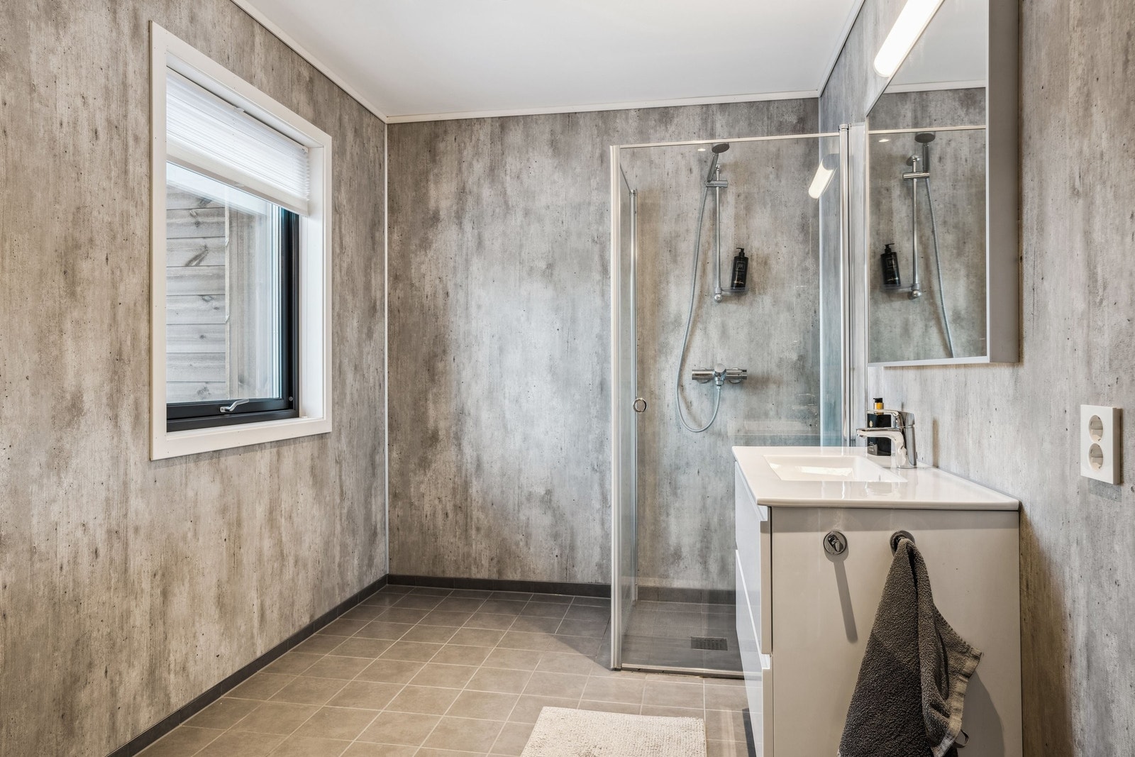 Romslig bad med plass til mer innredning. Galleribilde