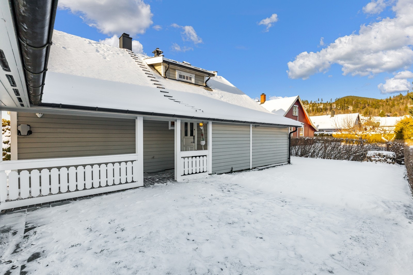 Hagen byr på godt med boltreplass, og her kan man enkelt sette oppe en trampoline eller spille fotball med venner etter skolen. Galleribilde