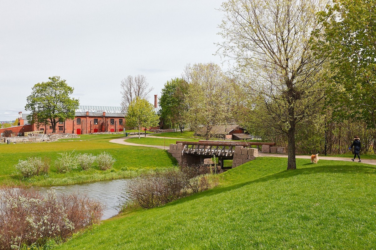 - Middelalderparken ligger rett ved - Galleribilde
