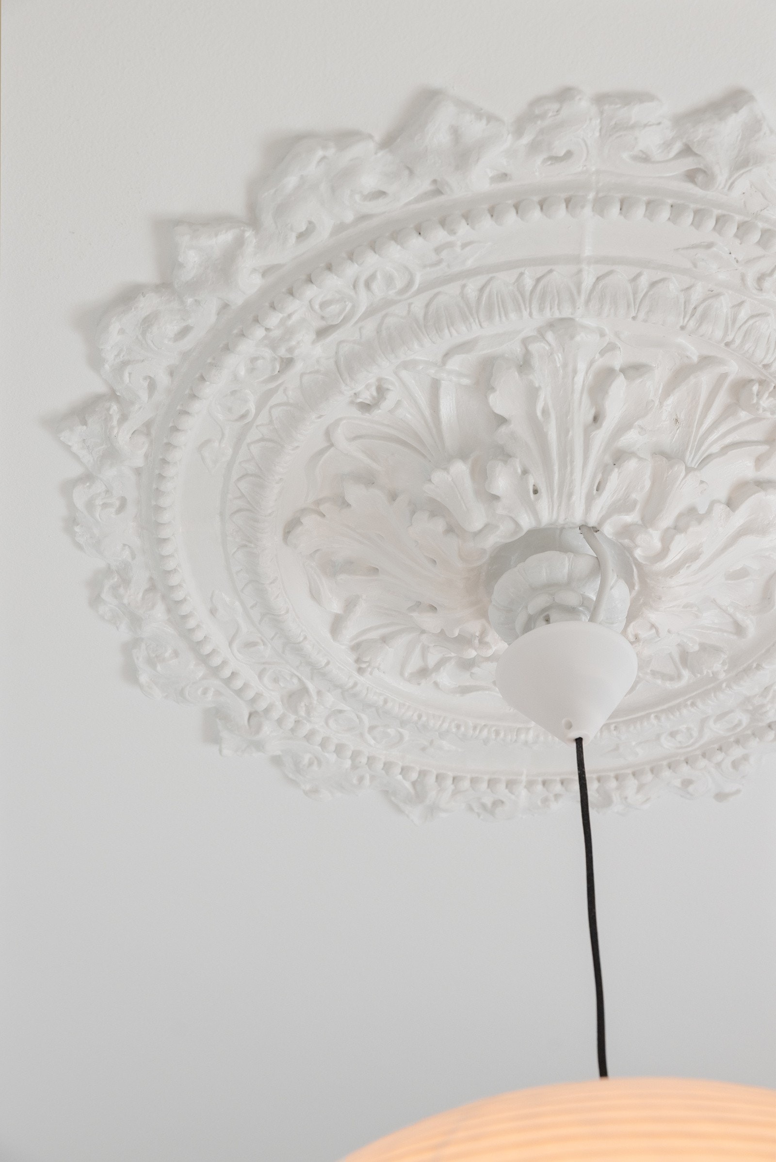 - God takhøyde med klassisk rosett også i soverom - Galleribilde