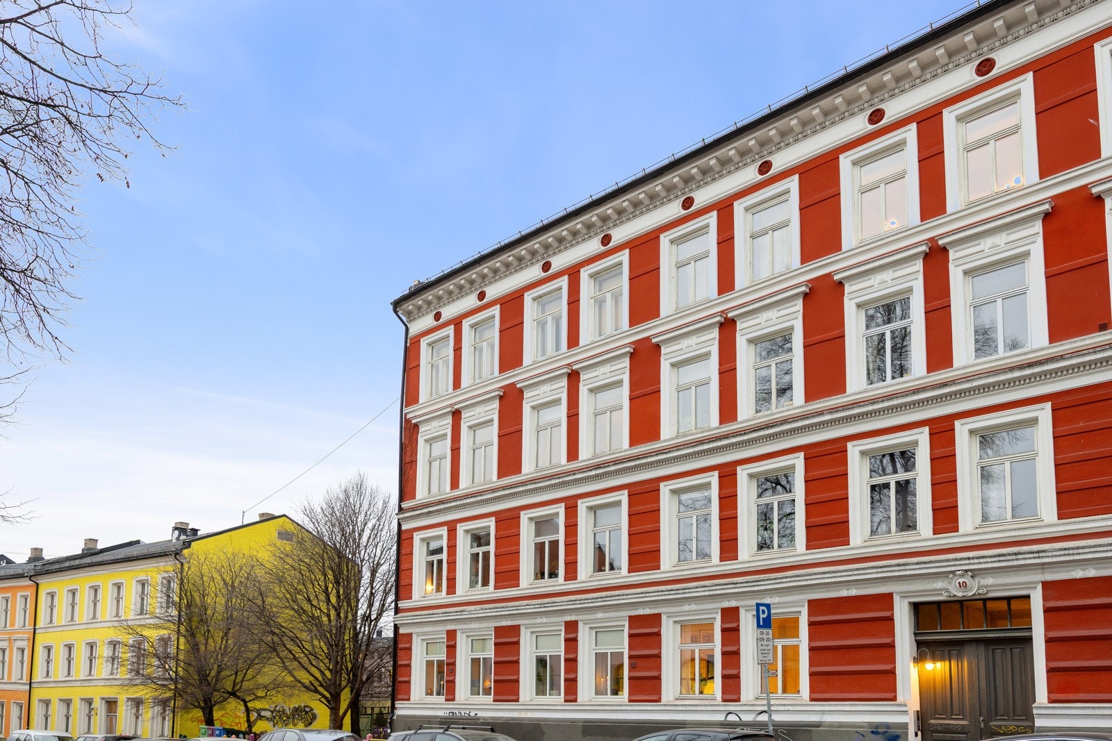 - Fasade mot gate - Galleribilde