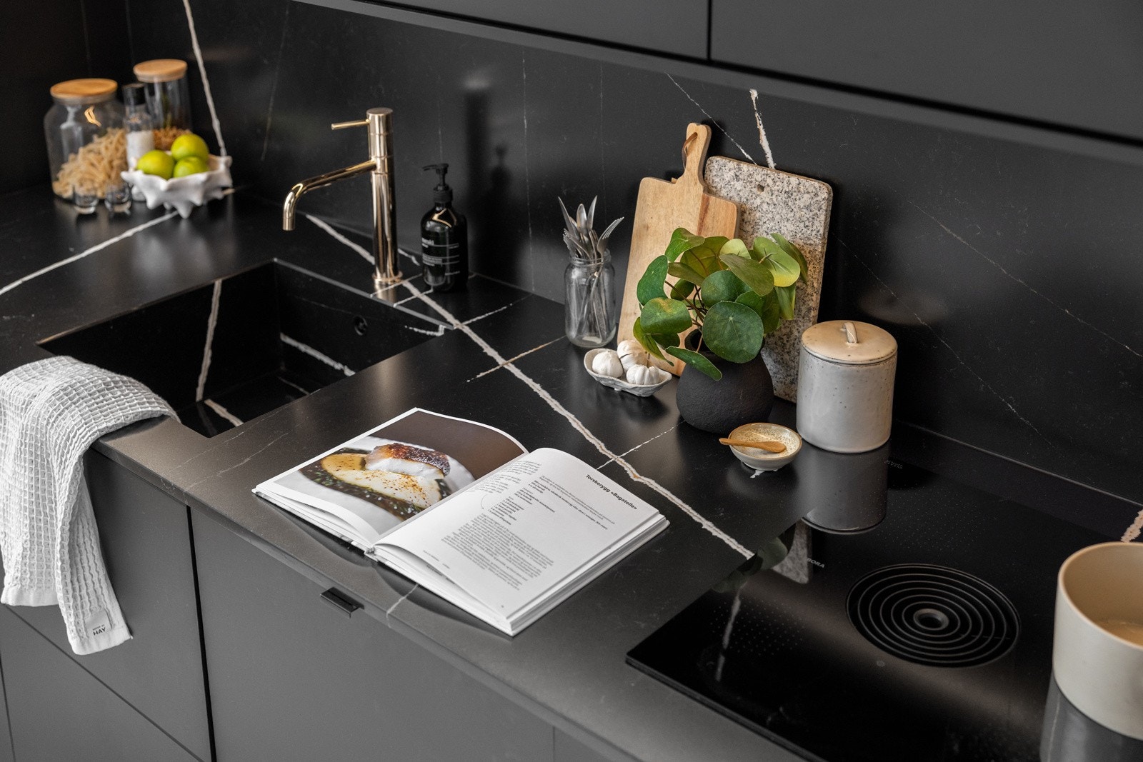 - Ekstra dyp benkeplate på 71 cm - Galleribilde