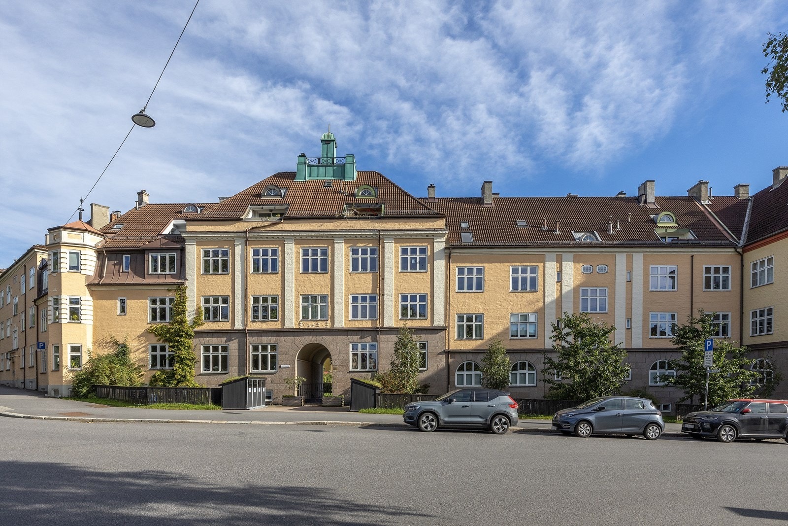 Adressen er skreddersydd for deg som ønsker å bo sentralt, men samtidig tilbaketrukket i vakre omgivelser rett ved idylliske Torshovparken. Galleribilde