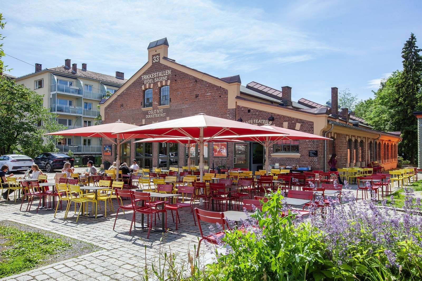 Hyggelig uteplass ved Trikkestallen. Galleribilde