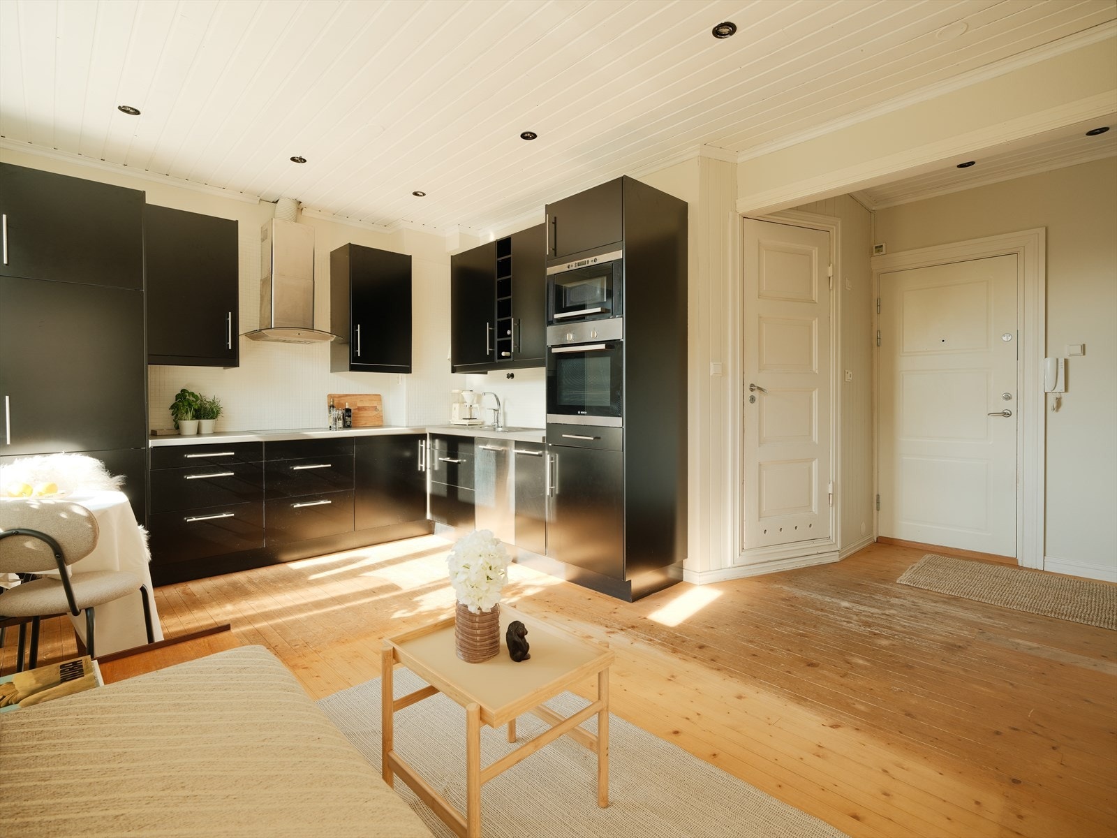 Sjarmerende tregulv som kan slipes hvis ønskelig. Galleribilde