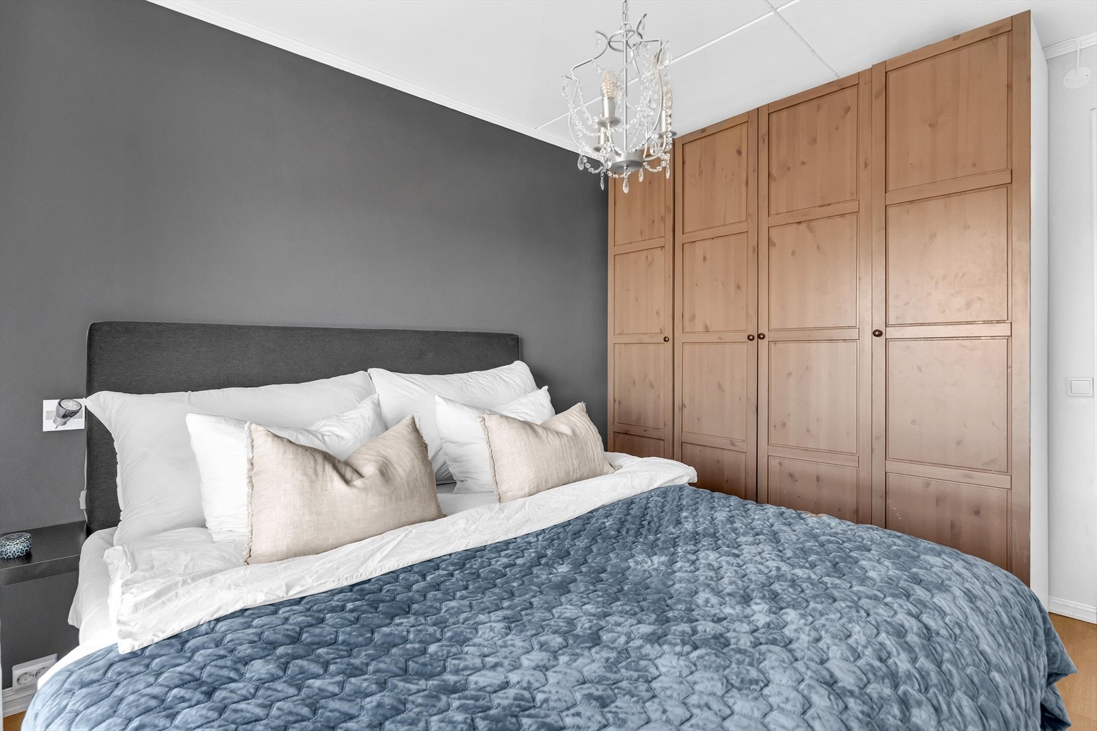 Leiligheten har tre romslige soverom, med gode innredningsmuligheter. Galleribilde