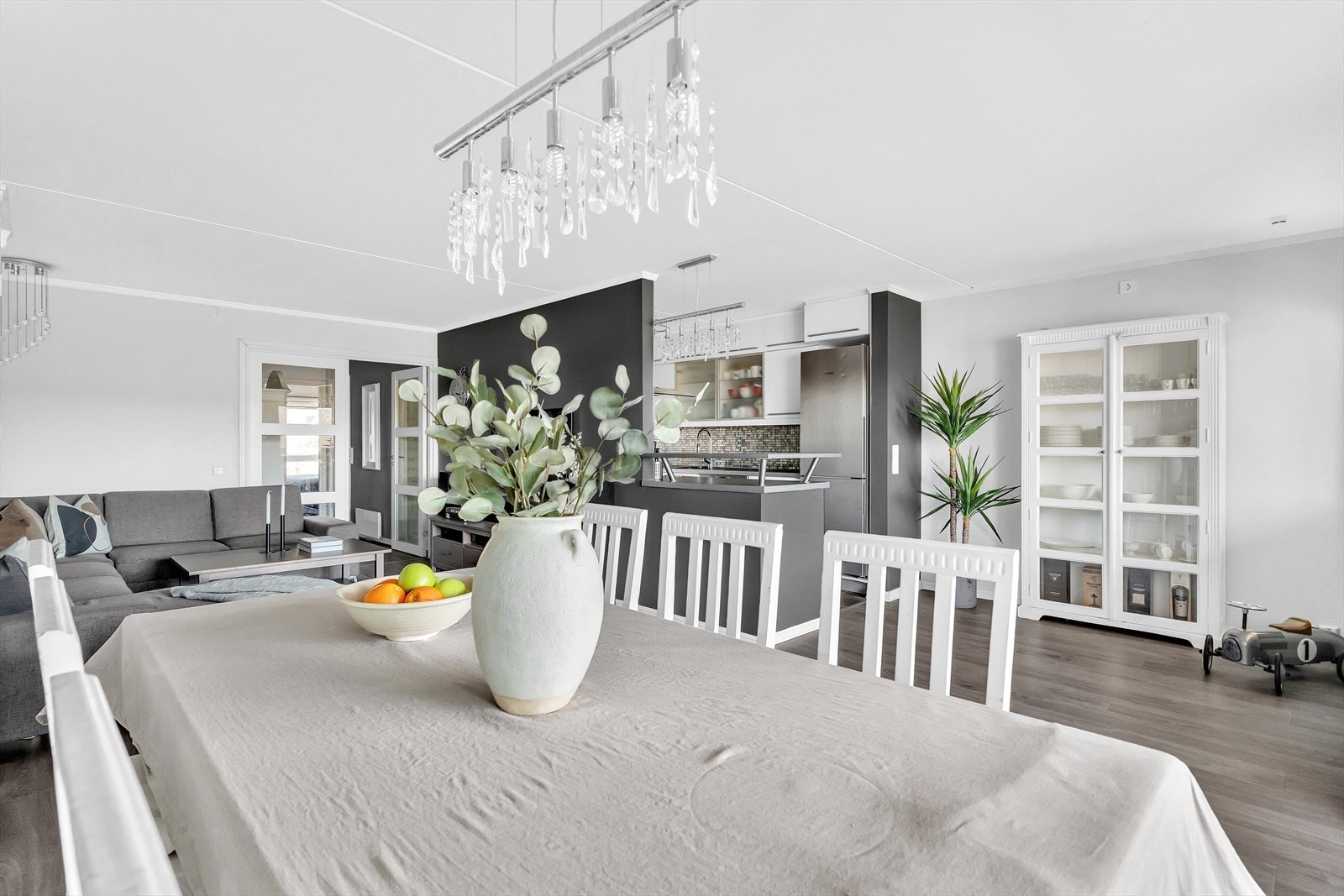 Her er det god plass til en stor spisegruppe, perfekt for hyggelige måltider med hele familien. Galleribilde