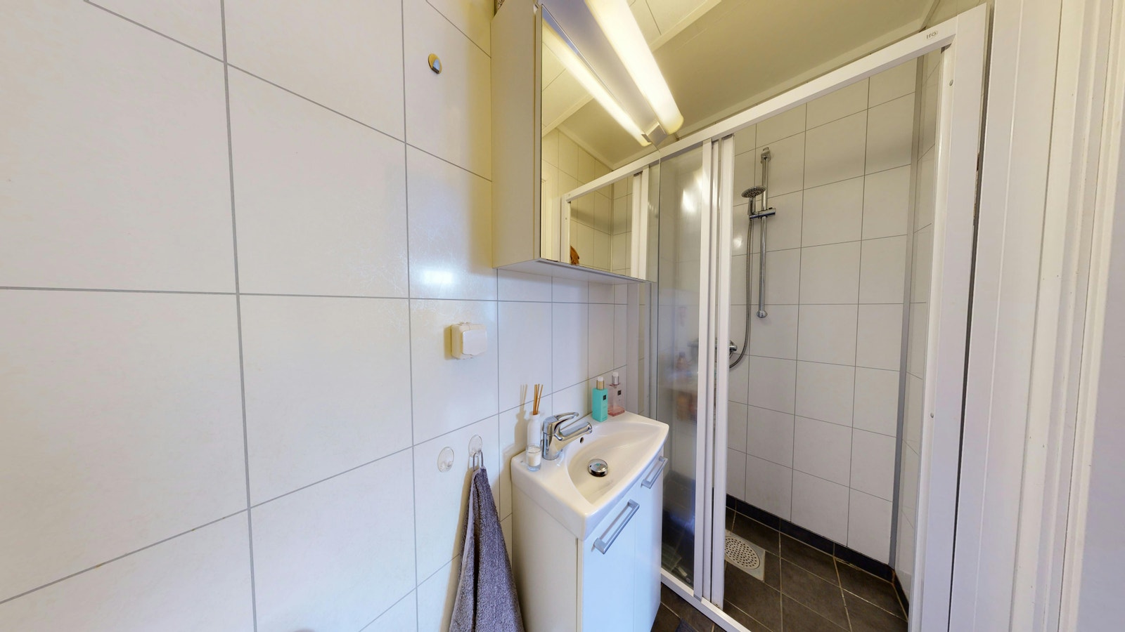 Les annonsetekst og se neste bilde vedr vaskemaskin. Galleribilde