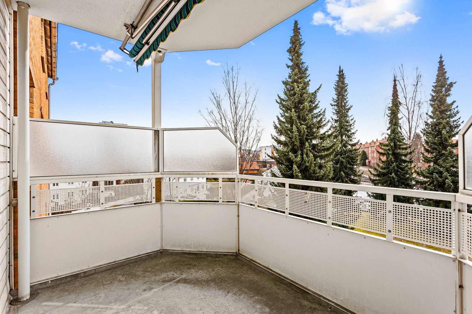 Markise er montert Galleribilde