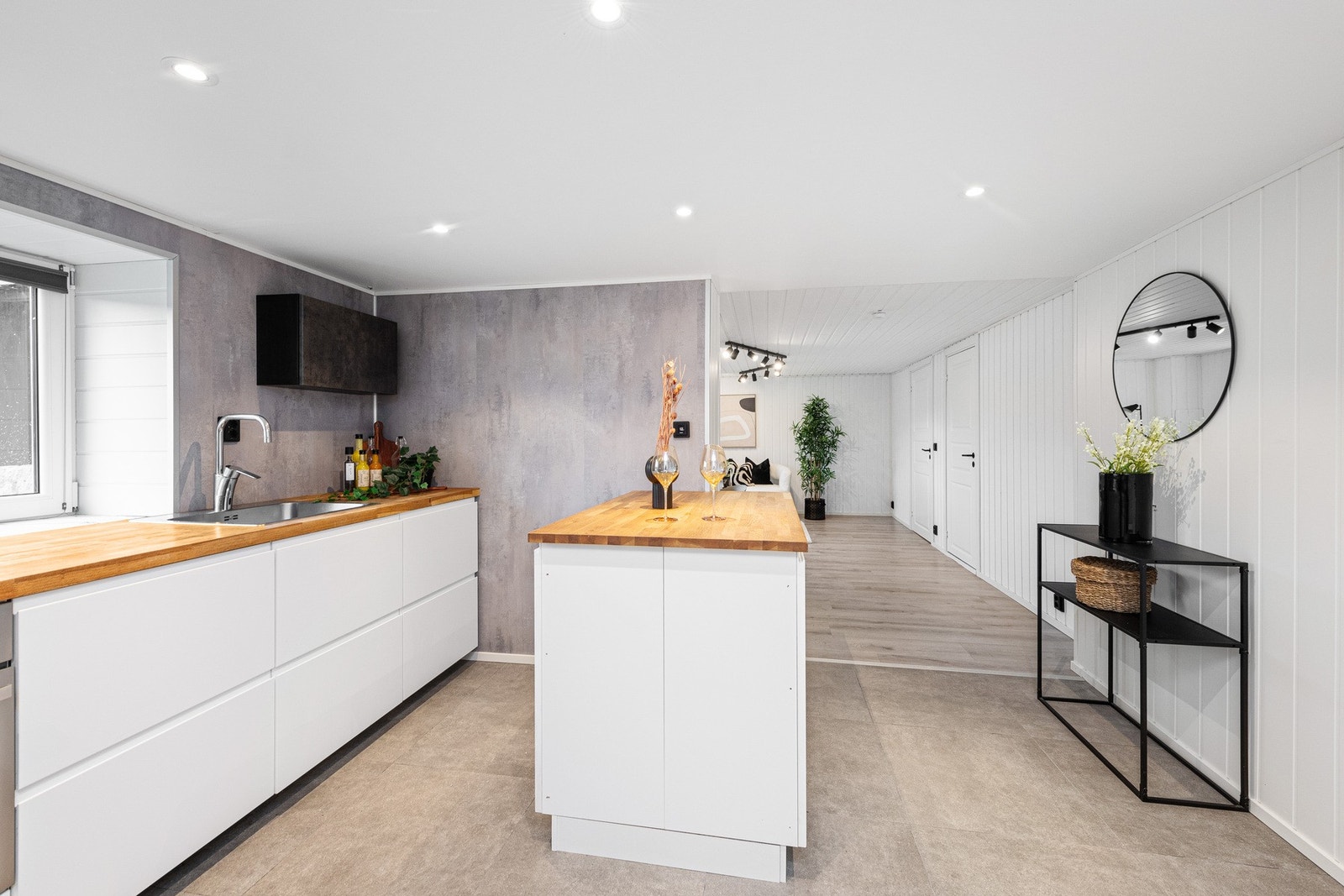 Åpen løsning mot stuen. Galleribilde