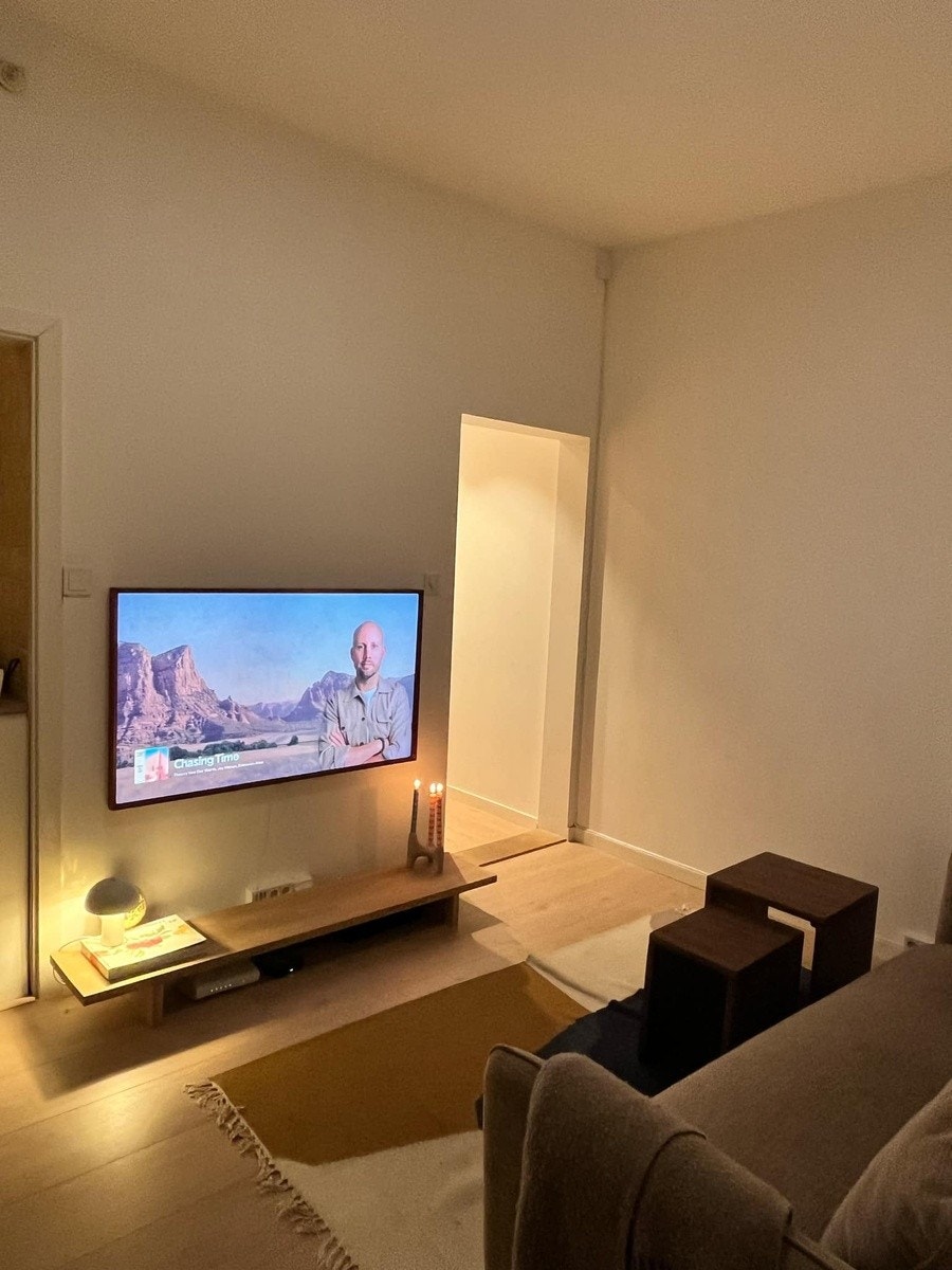 Stue mot gang inkl TV Galleribilde