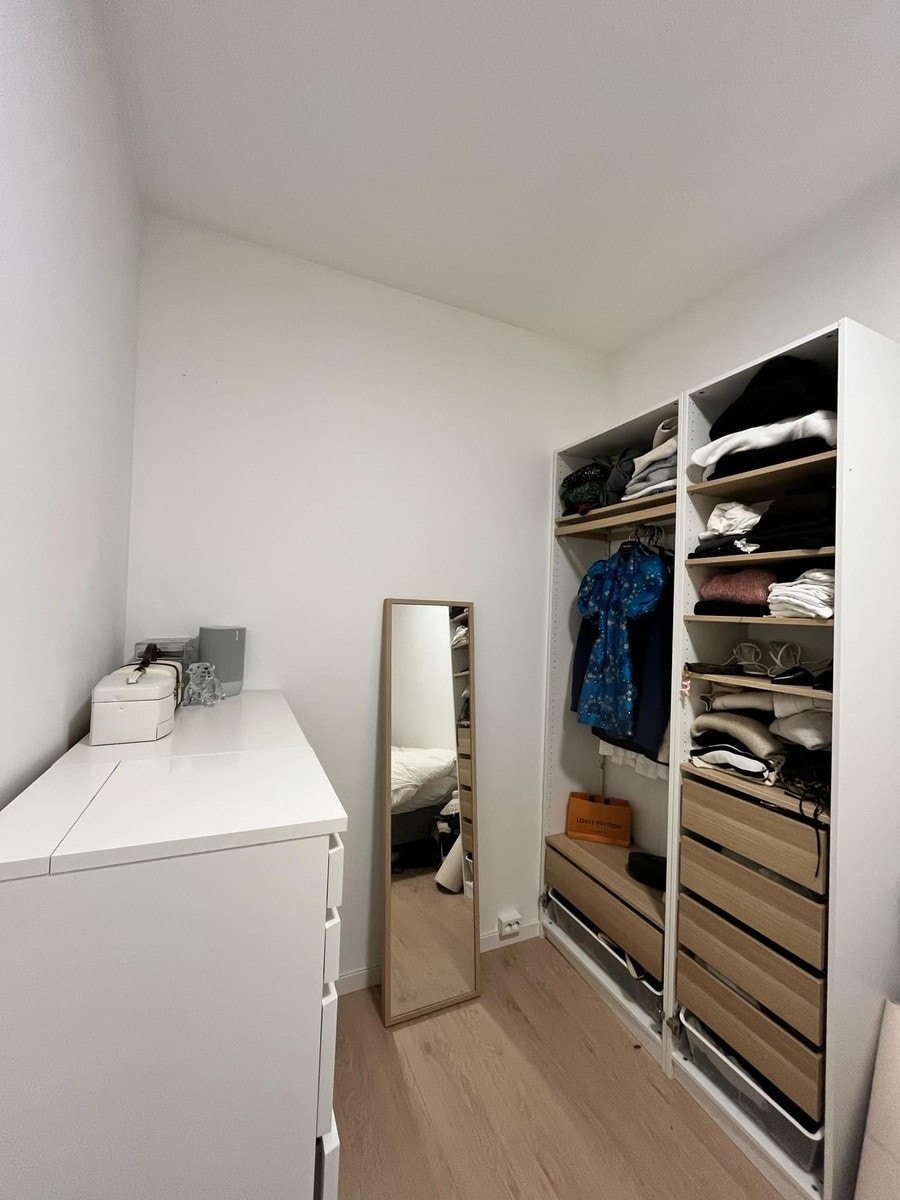 Soverom med pult Galleribilde