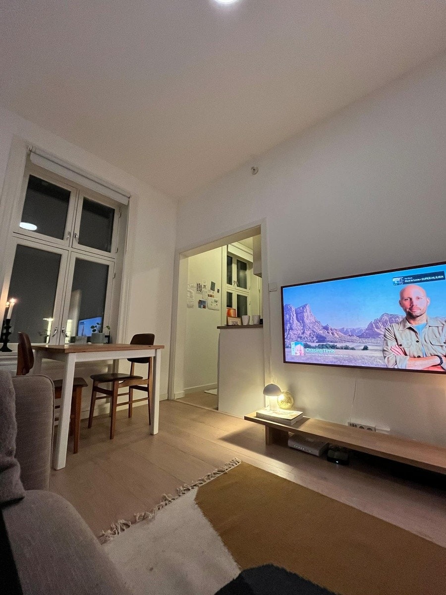 Stue med TV Galleribilde