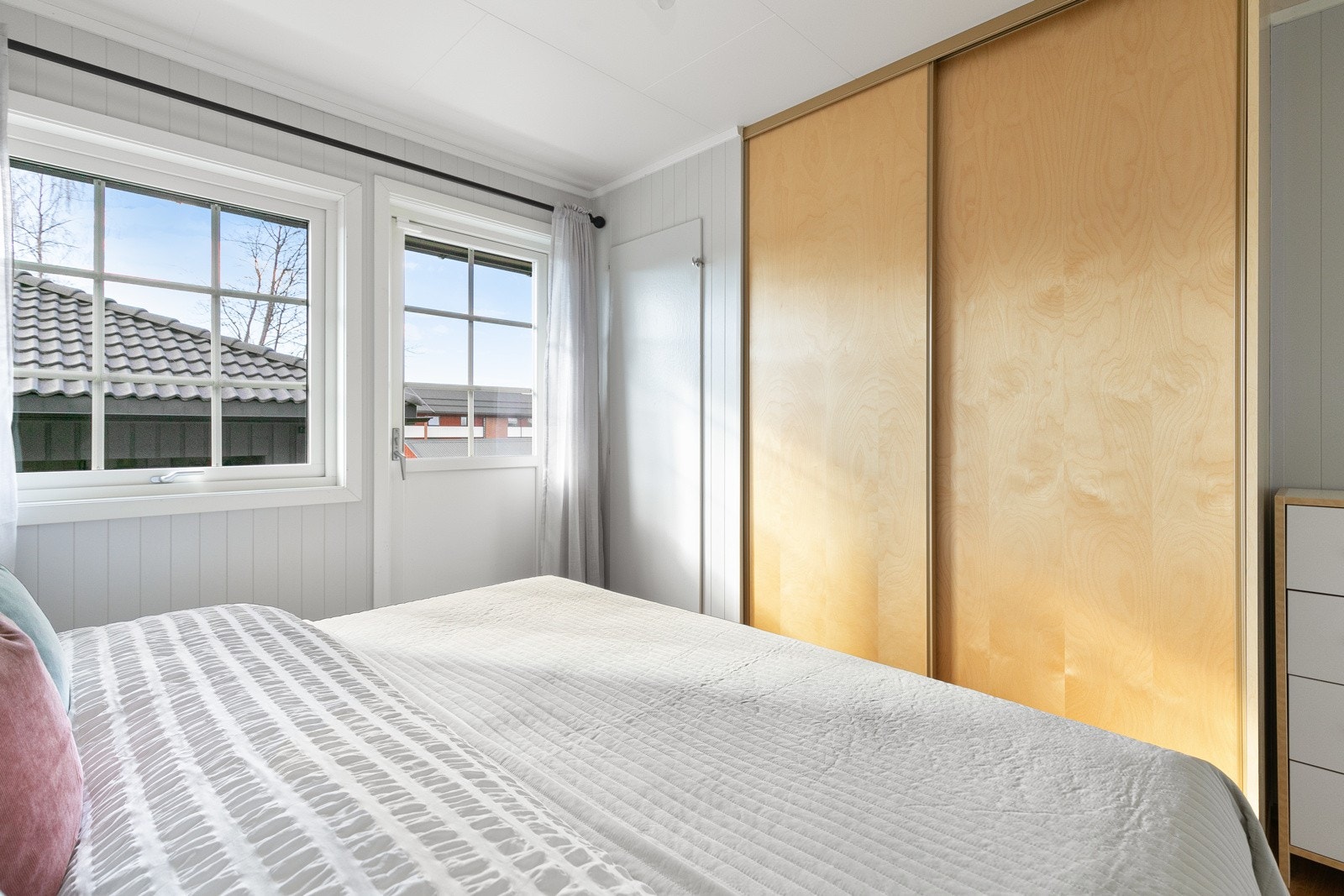 Integrerte skapløsninger for oppbevaring av klær og sko. Galleribilde