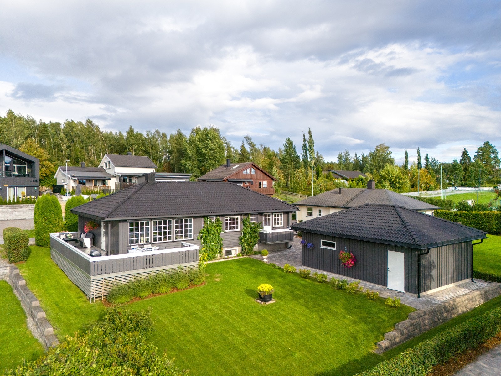 Velkommen til Høgvollvegen 43! Et flott, familievennlig hjem i Ottestad. Galleribilde