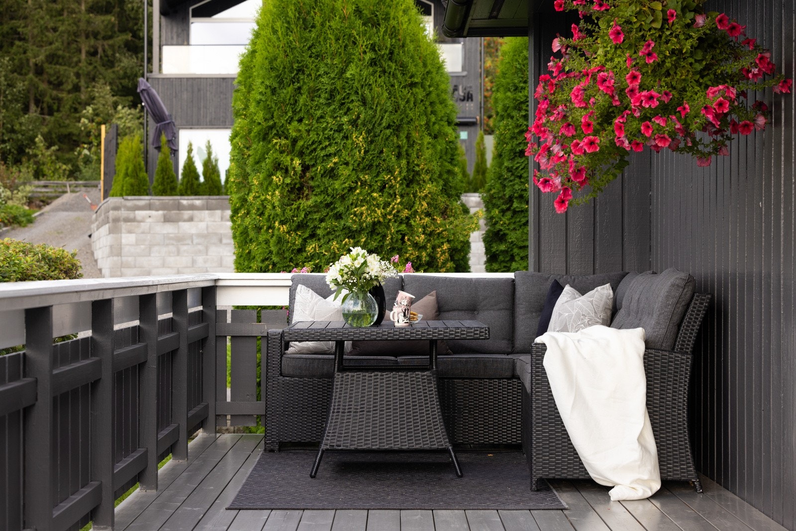 Detaljer - uteplassen. Galleribilde