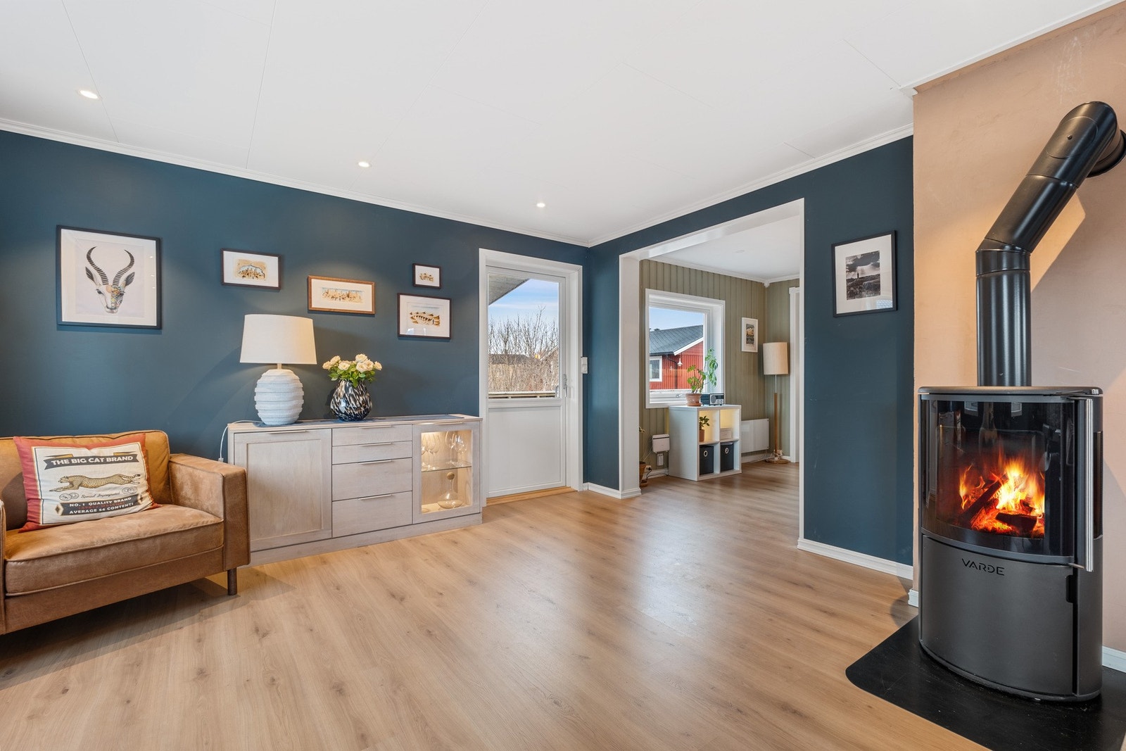 Fra stuen har du utgang til romslig terrasse! Galleribilde