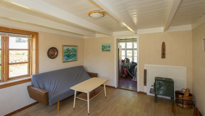 En av stuene i front. Galleribilde