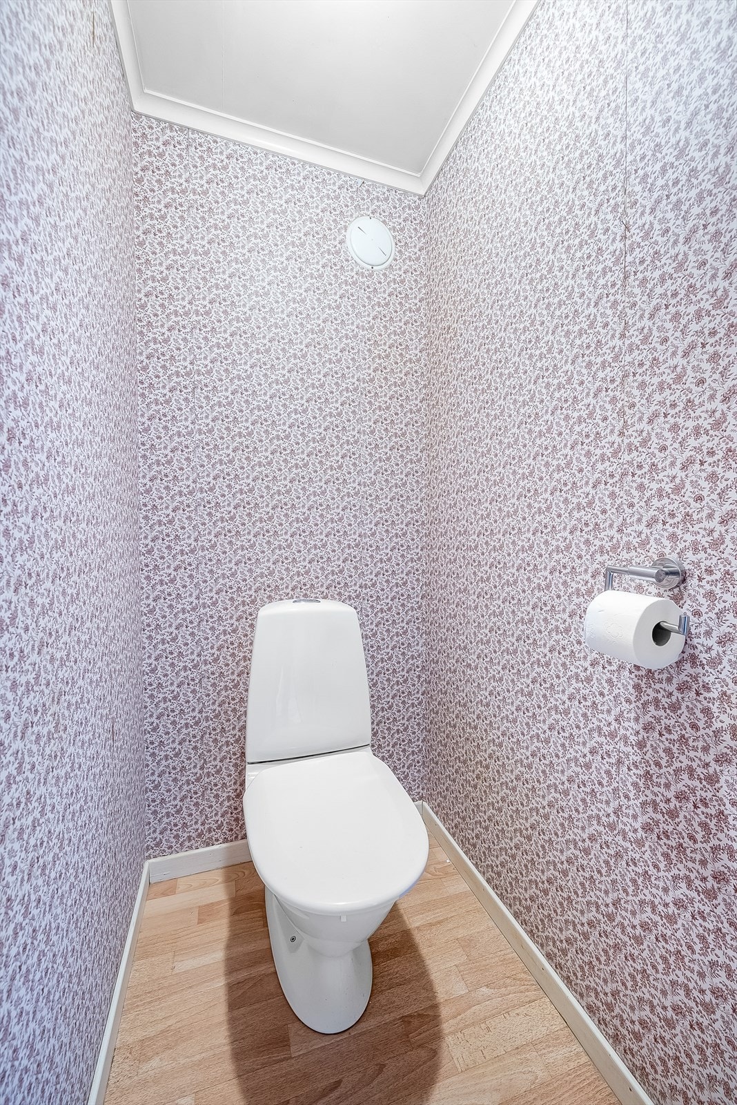 Separert toalett fra bad. Galleribilde