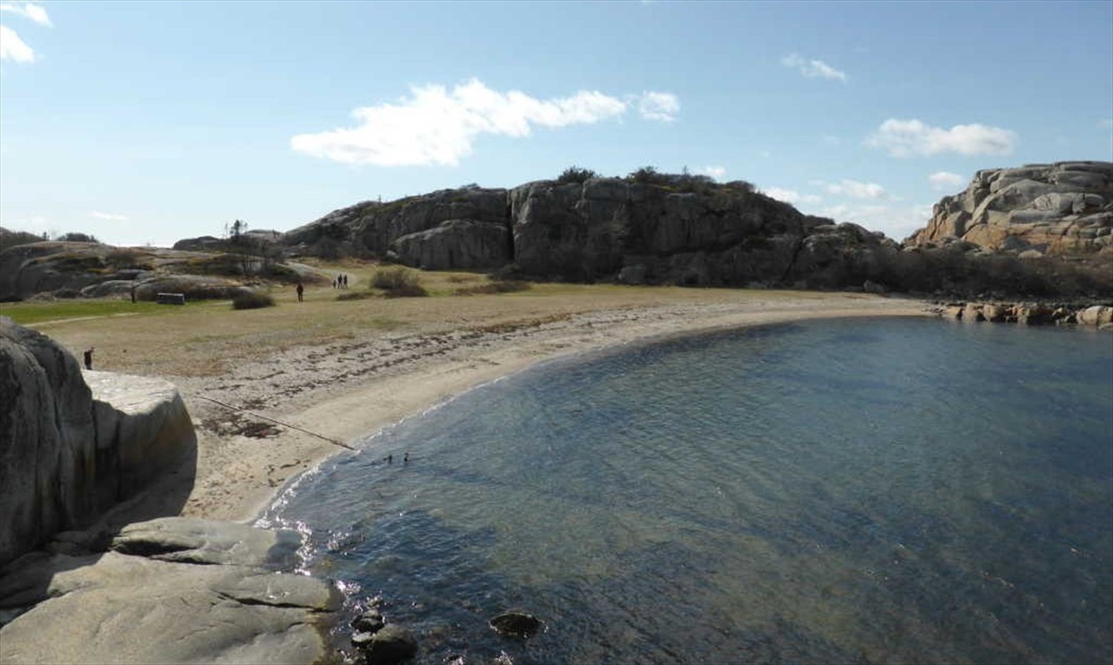 Deilig strand å Ølbergholmen - veldig kort vei med både båt og sykkel. Galleribilde