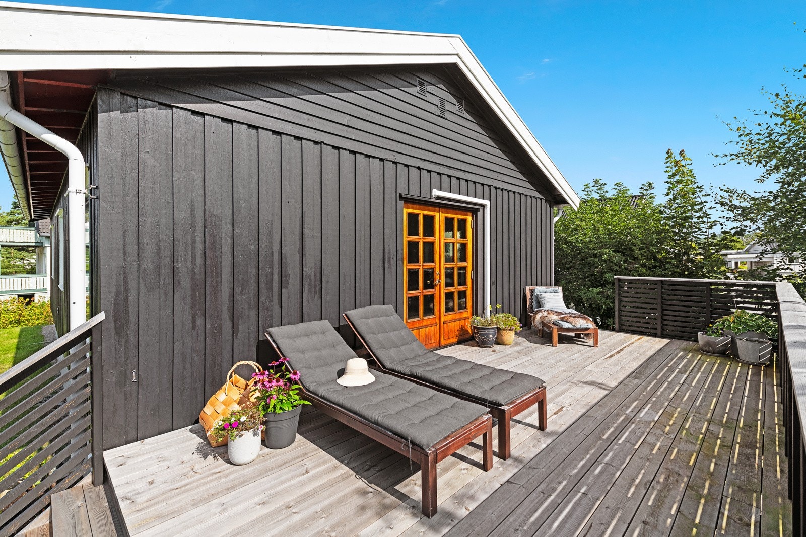 Her har man rikelig med sol hele dagen. Galleribilde