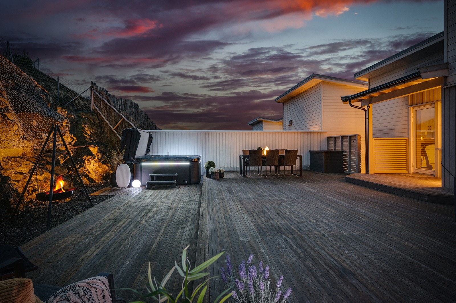 - Det er beholdt gruset felt inntil fjellet til bålpanne og bålkos - Galleribilde