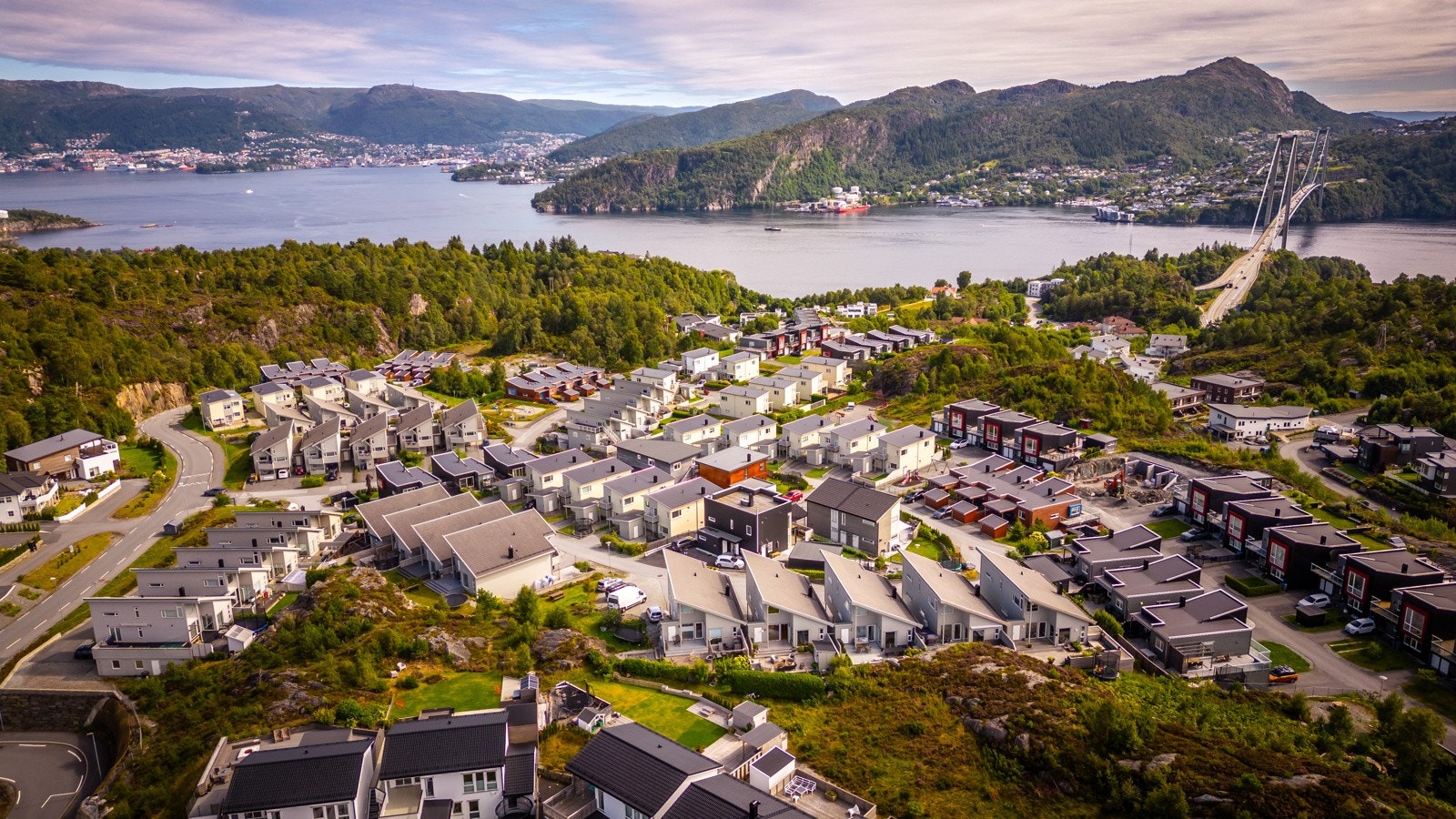 - Fin turløype til Dyrdalsfjellet like utenfor dørstokken - Galleribilde