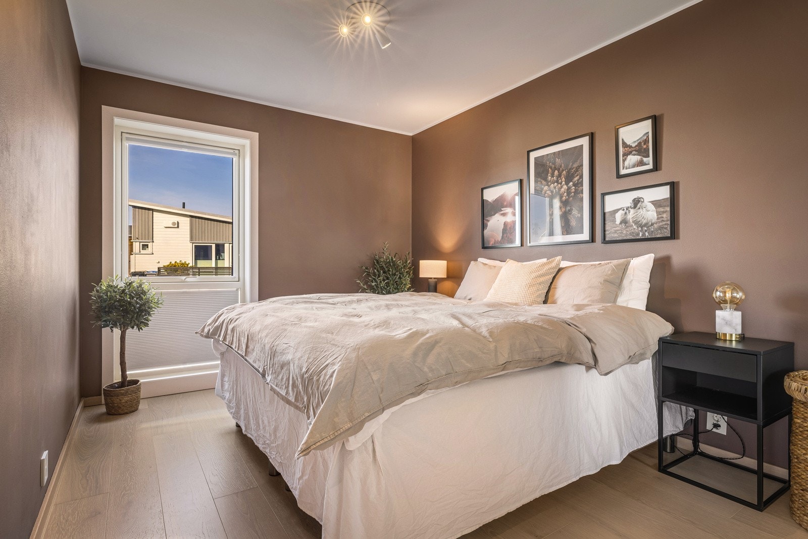 - I denne etasjen er det to soverom. Hovedsoverom rommer 12,5 kvm. - Galleribilde