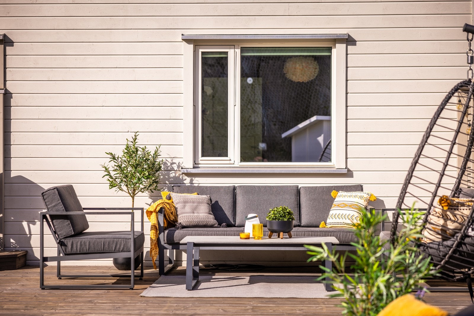 - Her nyter man sol fra formiddag til utpå kvelden og det er rikelig med plass til å innrede til ønskede soner - Galleribilde