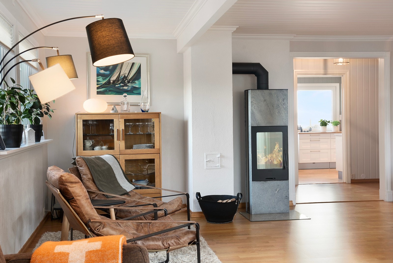 Ved peisovnen har du plass til egen avslapningskrok Galleribilde