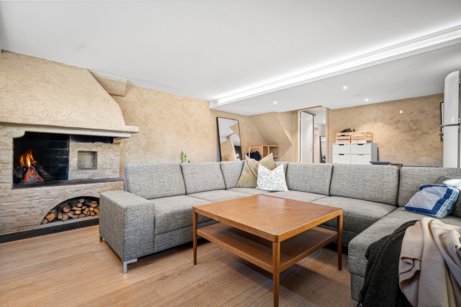 Stor kjellerstue med plass til hele vennegjengen Galleribilde