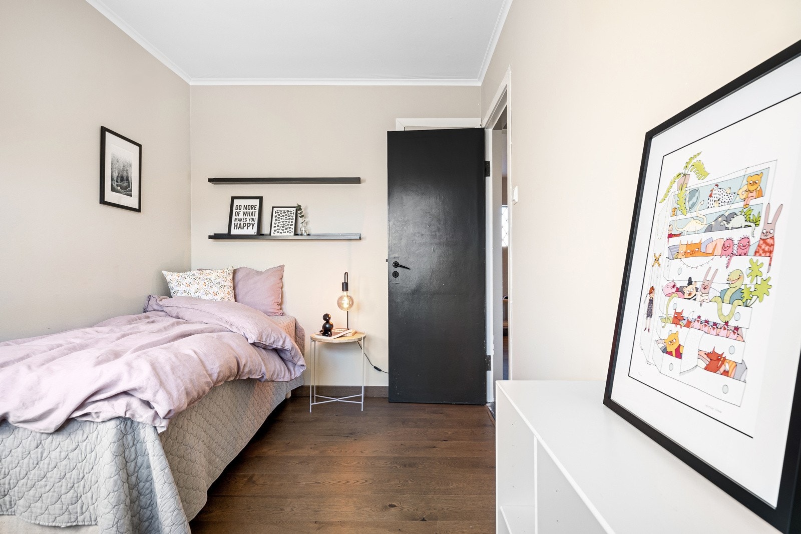 Planet her tre soverom. Dette er soverommet innefor spisestuen Galleribilde