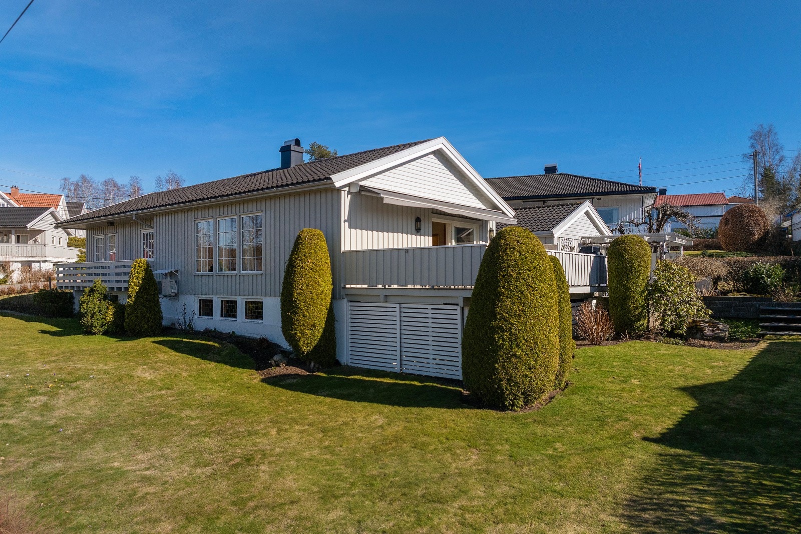 Fin hage som er perfekt for barnelek Galleribilde