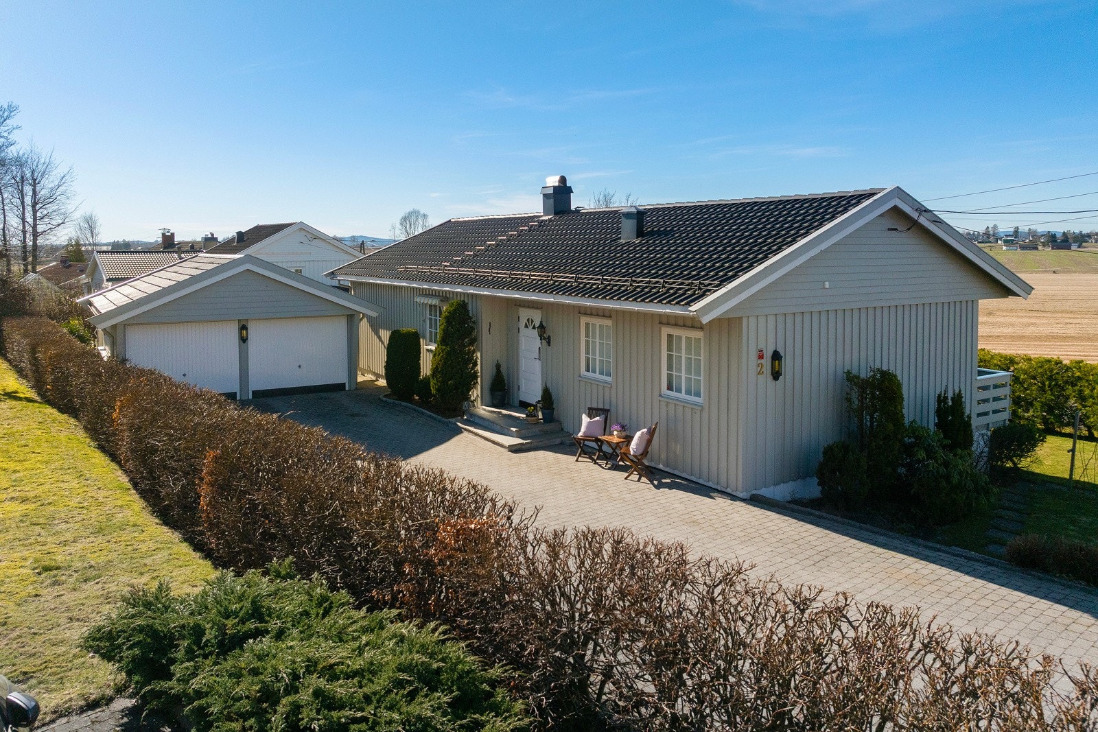 Koselig eiendom med stor gårdsplass Galleribilde