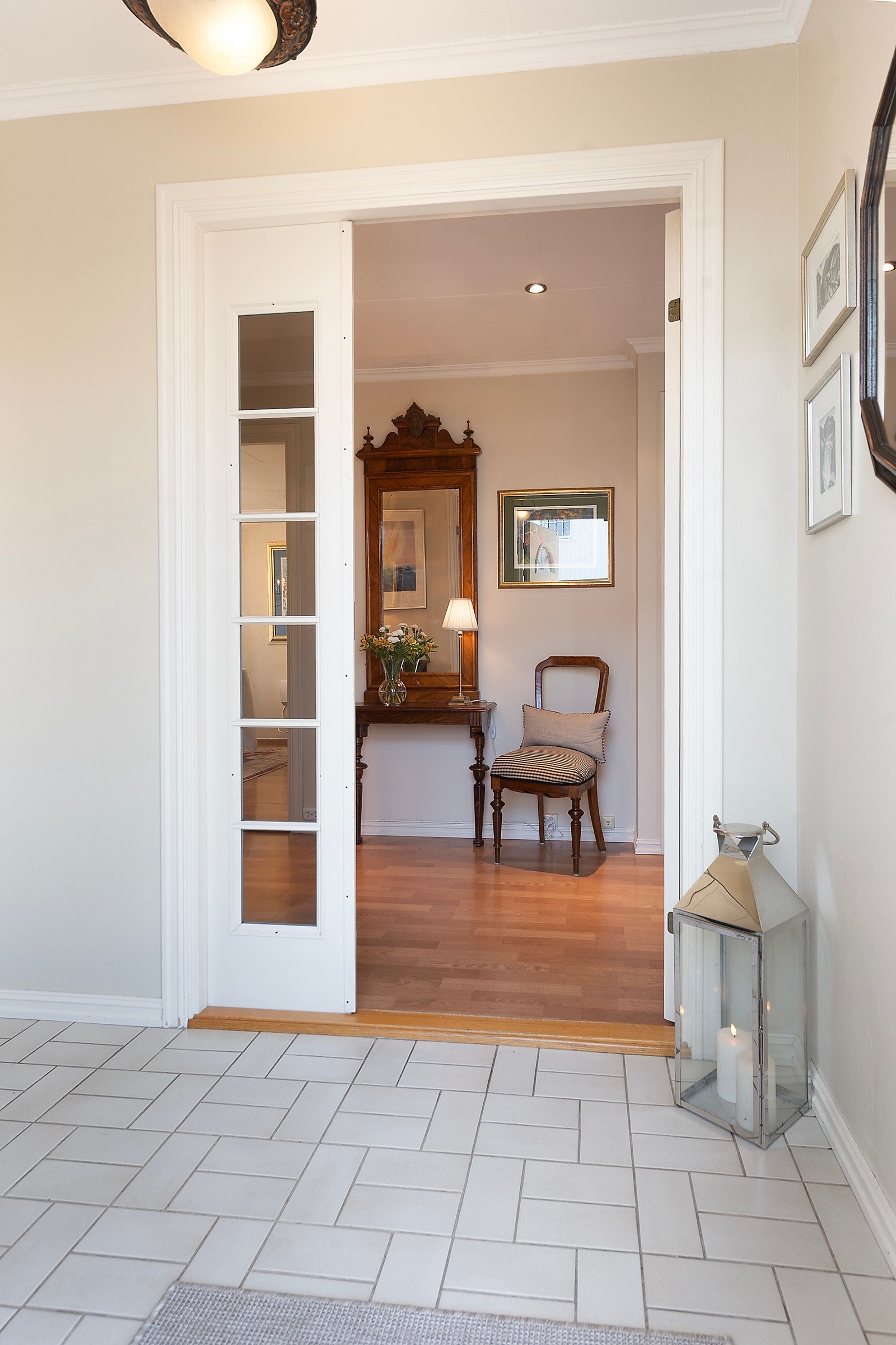 Velkommen inn i en lys og hyggelig entre Galleribilde