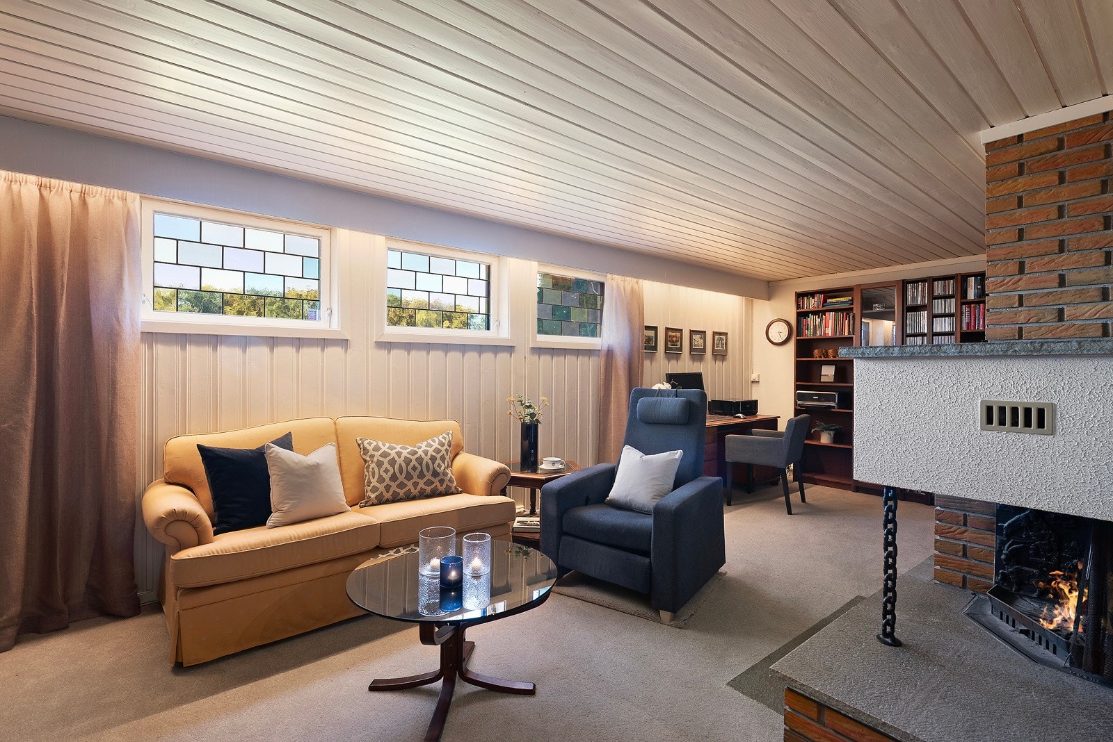 Stor kjellerstue som blir samlingsplassen for barna Galleribilde